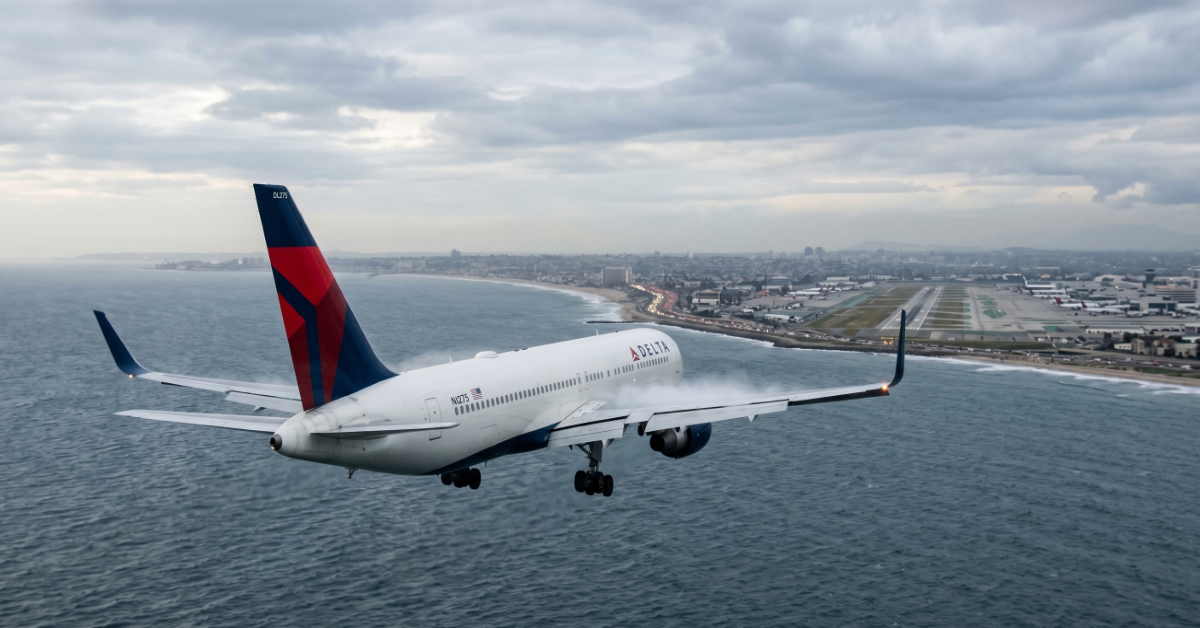 Delta Flight DL275 Diverted LAX